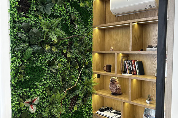 Искусственные трава и листья